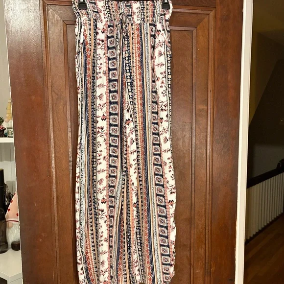 Boho Flowy Patterned Pants - Picture 2 of 4